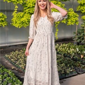 Chic Cream Floral Maxi Dress